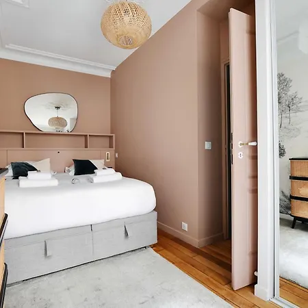Modern -1br- 4p- Ternes Apartment Paris