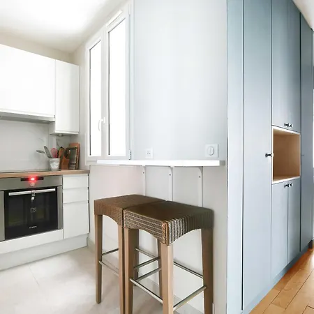 Modern -1br- 4p- Ternes Apartment Paris