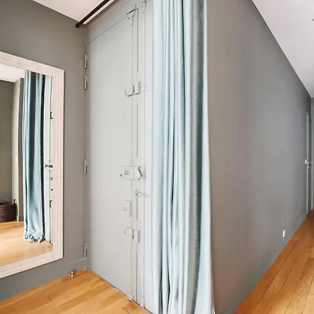 Modern -1br- 4p- Ternes